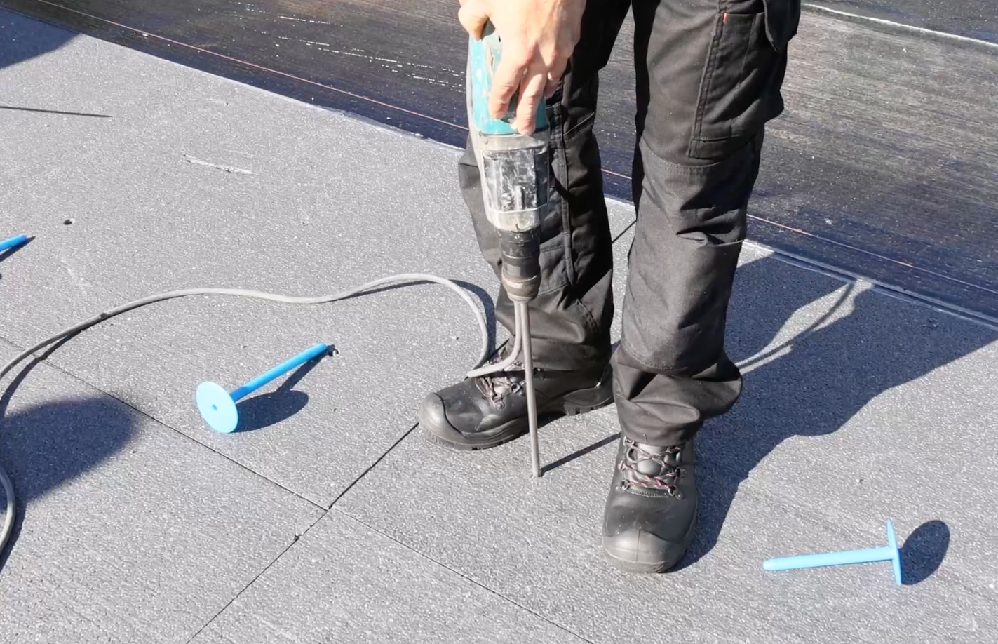 mechanische bevestiging van isolatie op een plat dak