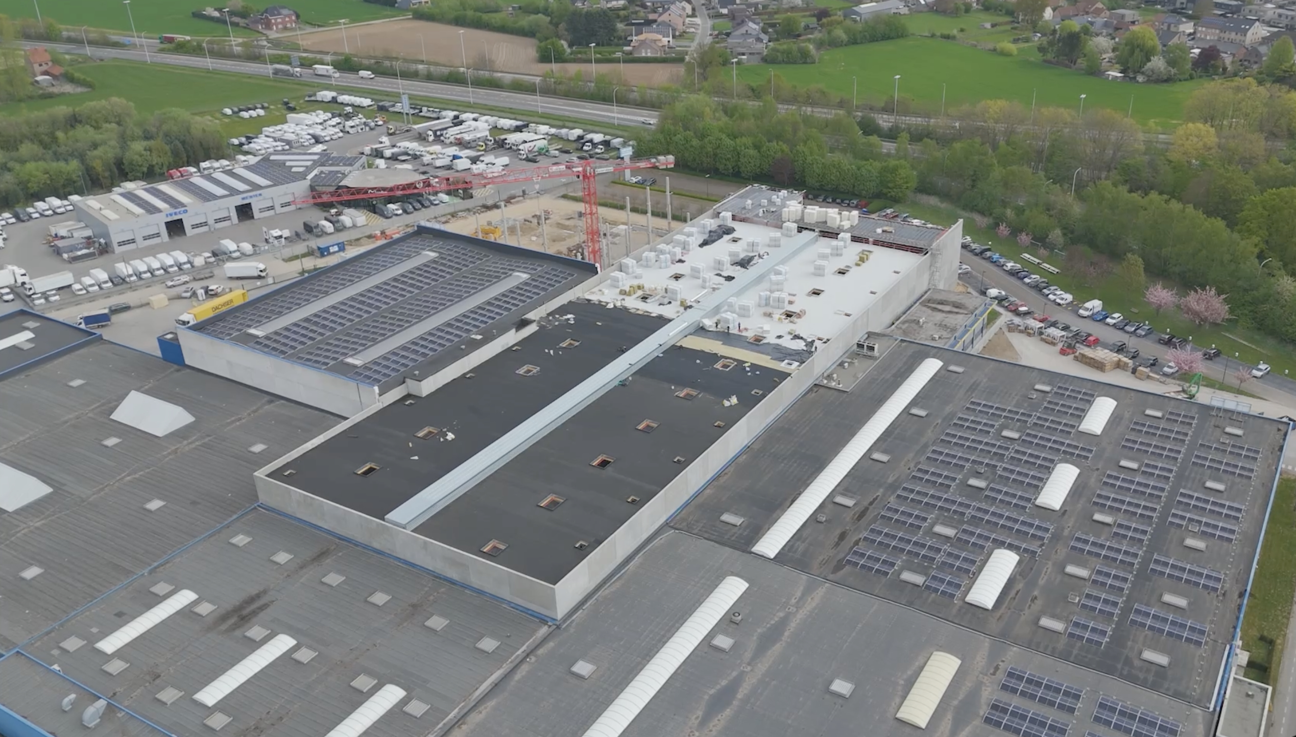 Uitbreidingswerken Atlas Copco in Bilzen-HOeslet vanuit drone standpunt gezien
